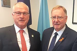 LGAQ President Mark Jamieson  in Canberra with Senator Ian MacDonald